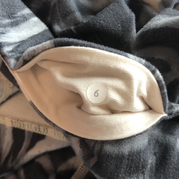 Lululemon 6 Wunder Under Crop Pants Amalia Feathers White, Grey, Black Funky - Picture 12 of 15